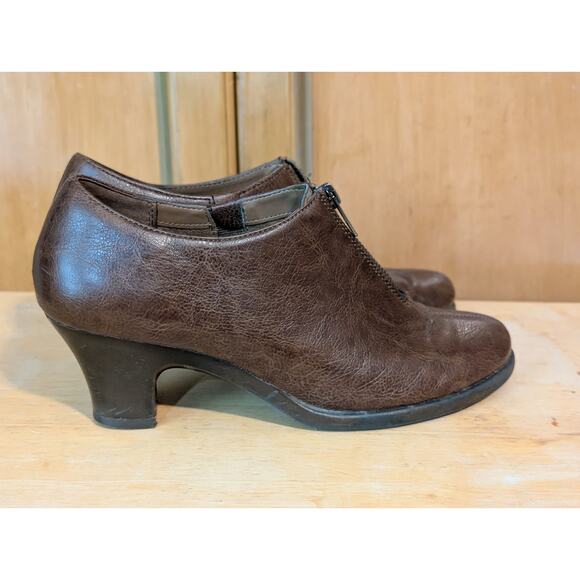 Aerosoles Heel Rest Brown Zip Front Faux Leather Ankle Boot Shoe Women's Size 8 - Picture 2 of 14